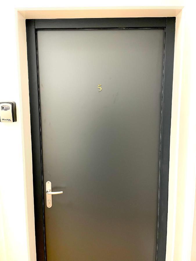 Residence Adam A Part 瓦朗西纳 外观 照片