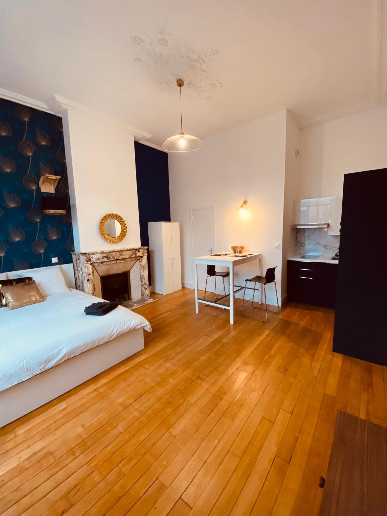 Residence Adam A Part 瓦朗西纳 客房 照片